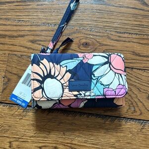 Vera Bradley Navy Multi Quilted Smart phone floral Wristlet Wallet